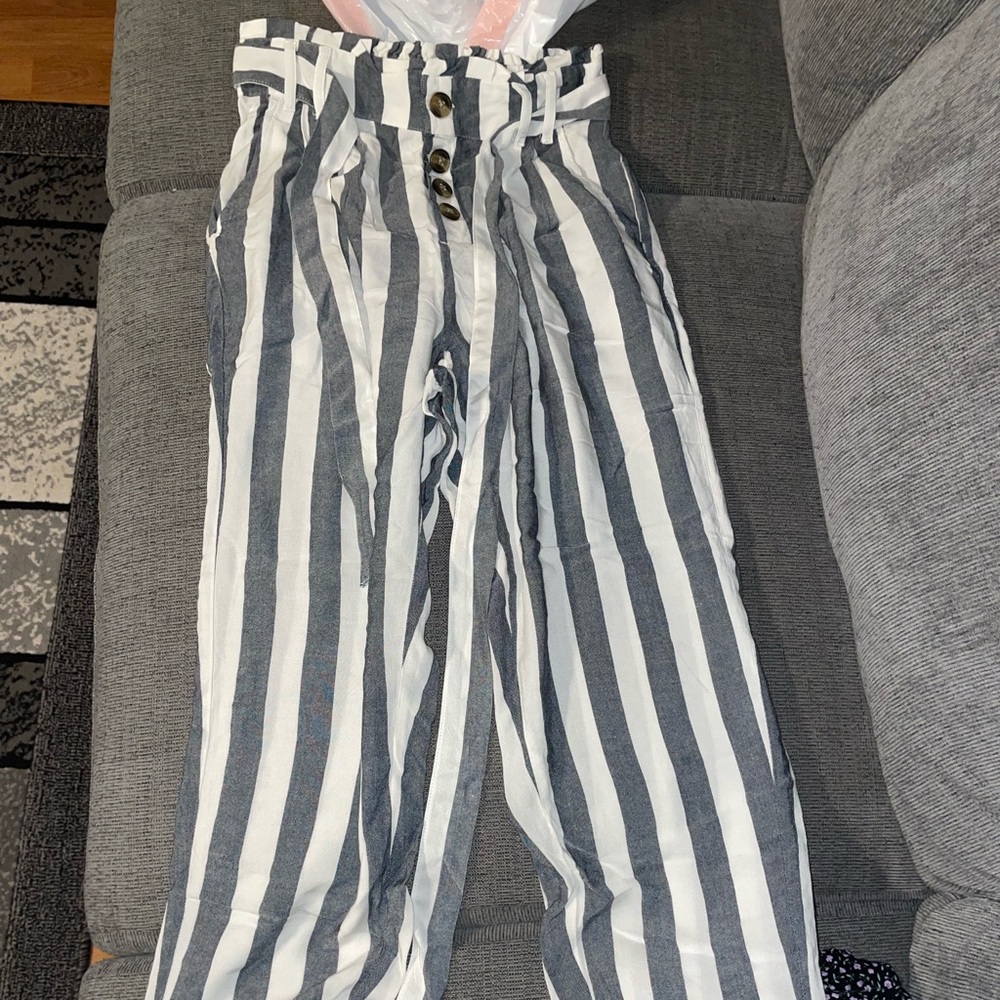 American Eagle Grey/White Pants